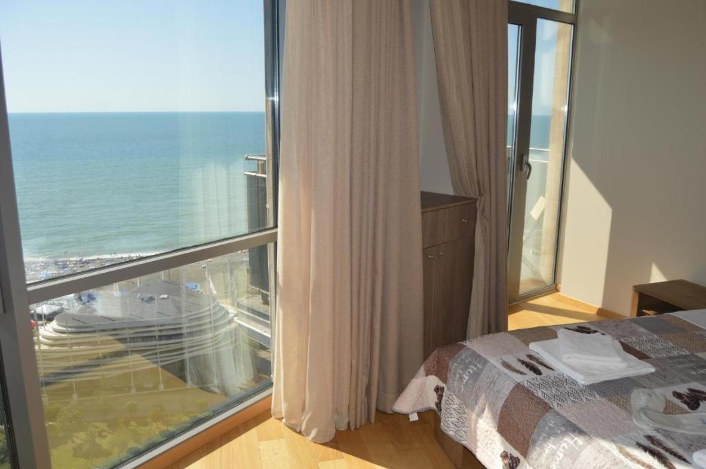 Luxury Apartments Батуми Экстерьер фото