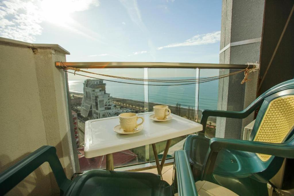 Luxury Apartments Батуми Экстерьер фото
