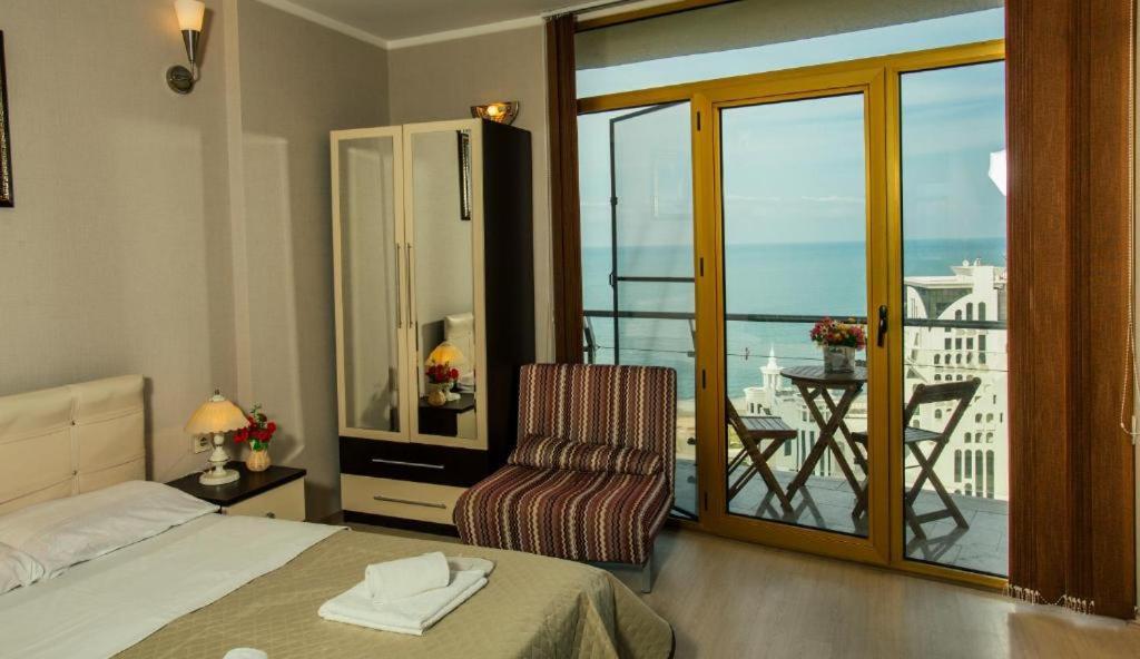 Luxury Apartments Батуми Экстерьер фото