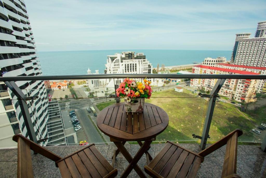 Luxury Apartments Батуми Экстерьер фото